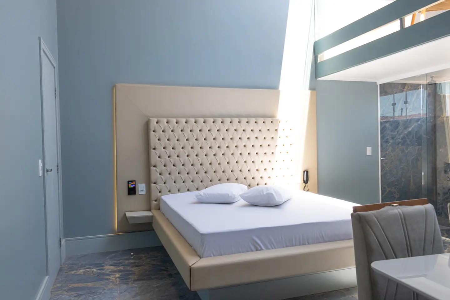 Cama da Suíte Saint Tropez Lunar, Saint Tropez Motel em Jaú